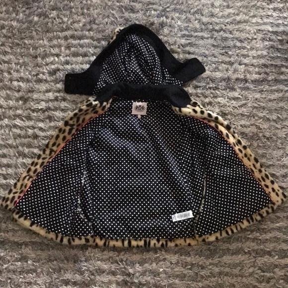 🐆Juicy Courture Faux Fur Cape - Removable Hat🐆 - Picture 7 of 8